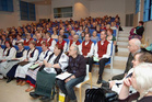 Kalevalan päivän SSKry:n runo- ja laulutuokio 2010 keräsi salin täyteen yleisöä kirjaston auditorioon.