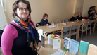 Kirjailija Annika Eräpuro kertoi rehdisti ja huumorintajuisesti kirjailijan työstään sekä residensseistä, joissa hän on vieraillut.